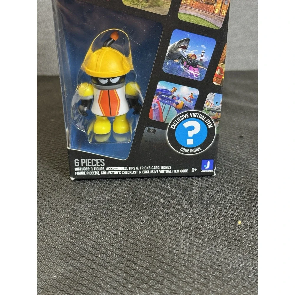 Roblox‎ Series 3 Tower Heroes: Demolitionist 3-Inch Deluxe  Pack